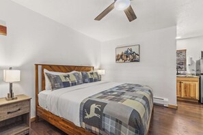 1 bedroom, desk, bed sheets