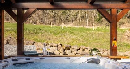 Nature Retreat Pool, hot tub, sauna, hiking caves