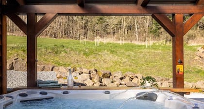 Nature Retreat Pool, Hot Tub, Sauna, Hiking-caves