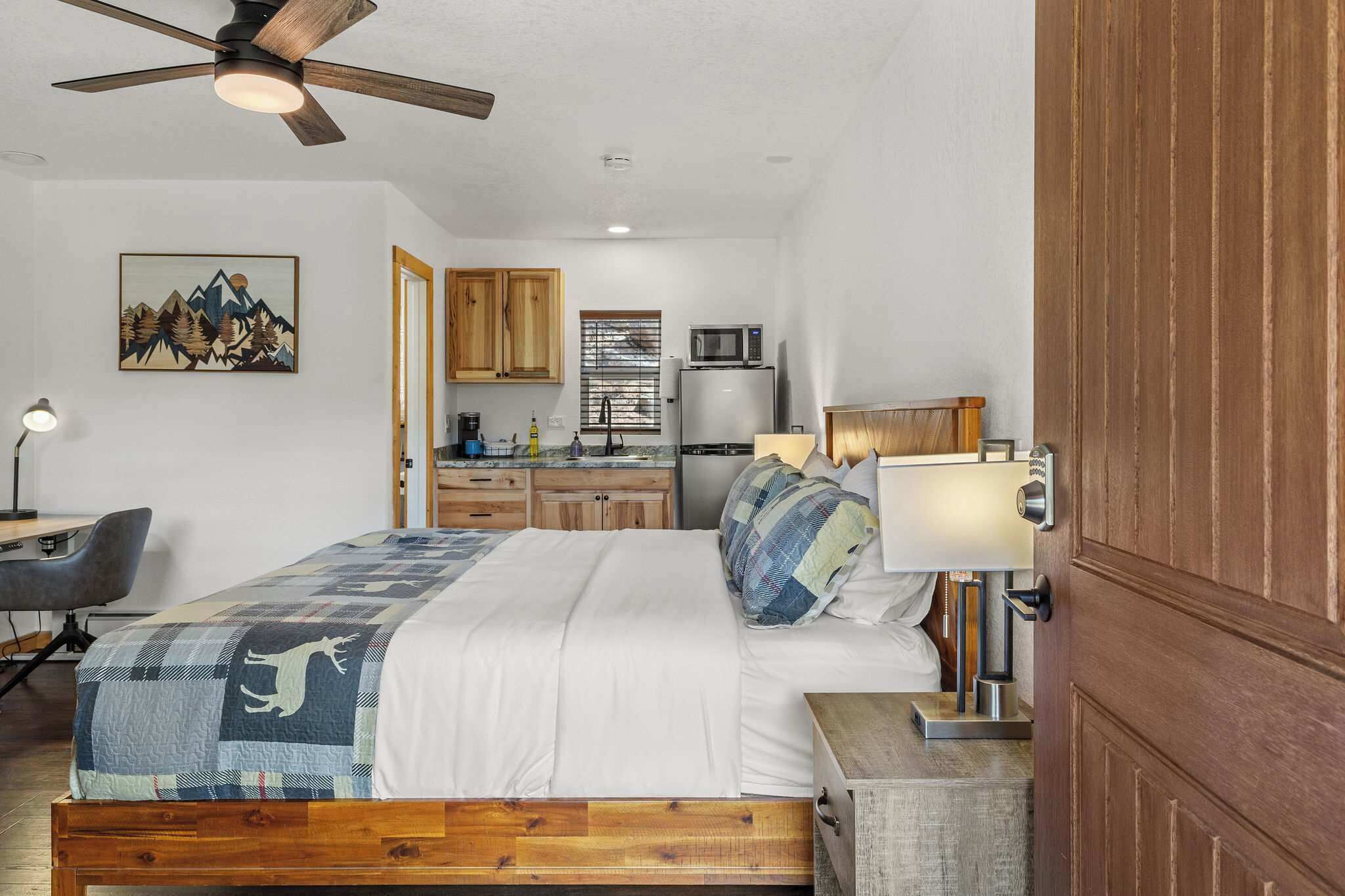 1 Schlafzimmer, Schreibtisch, WLAN, Bettwäsche