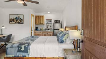 1 Schlafzimmer, Schreibtisch, WLAN, Bettwäsche