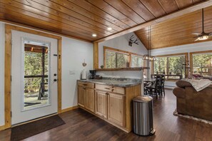 Interior - Cabin 3- Cozy, updated cabin 5 min to RMNP (Estes Park)