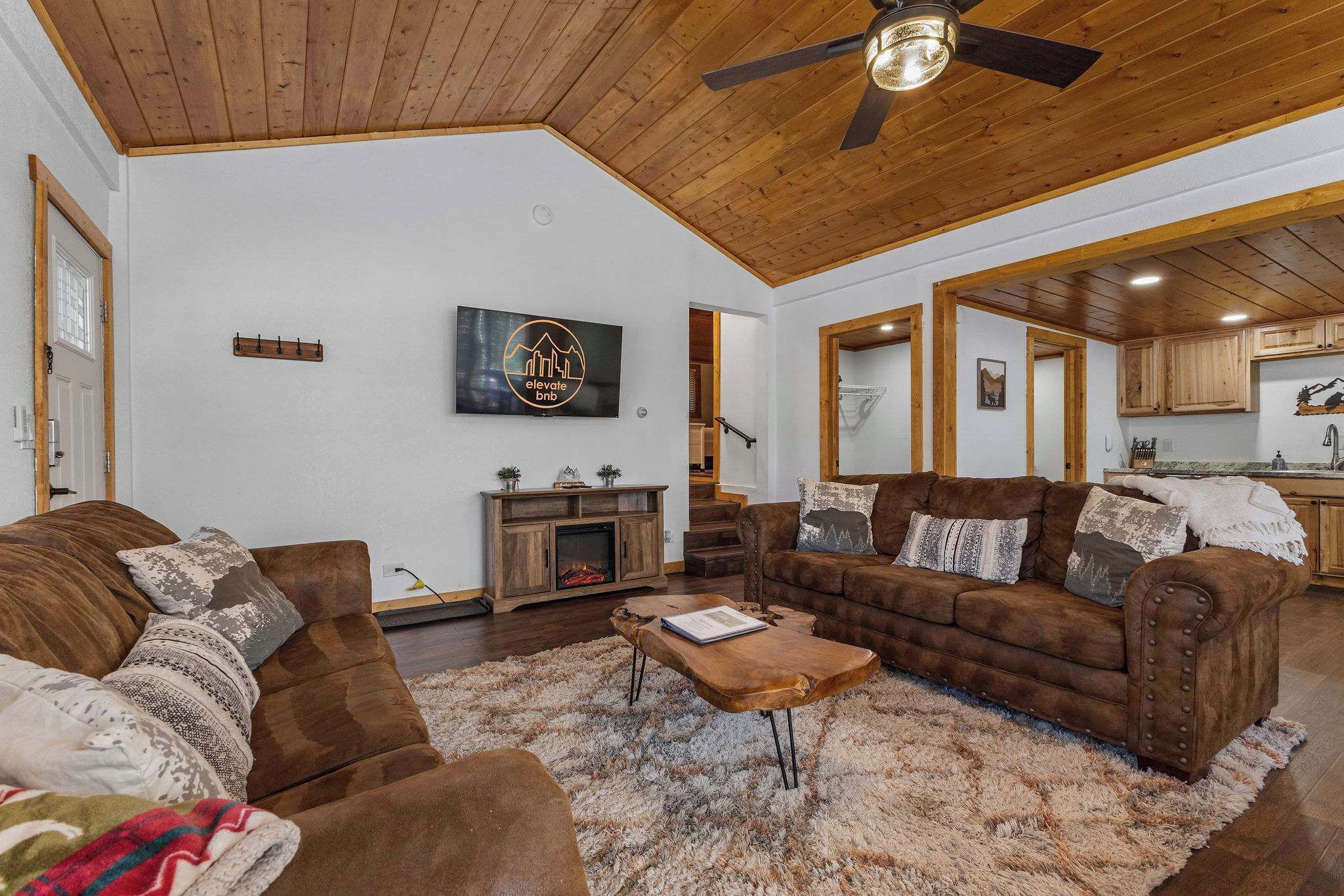 TV, fireplace, offices