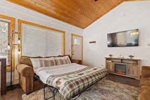2 bedrooms, desk, iron/ironing board, WiFi - Cabin 3- Cozy, updated cabin 5 min to RMNP (Estes Park)