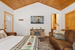 2 chambres, bureau, fer et planche à repasser, lit parapluie