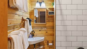 Regadera, secadora de cabello, toallas