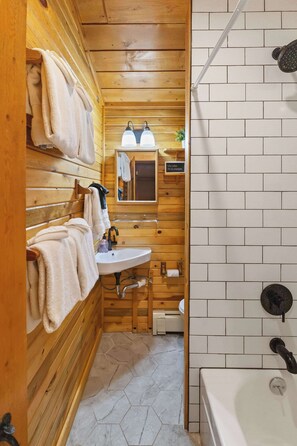 Bruser, hårtørrer, håndklæder