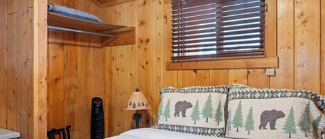 1 soverom, strykejern/-brett, reiseseng for barn og wi-fi