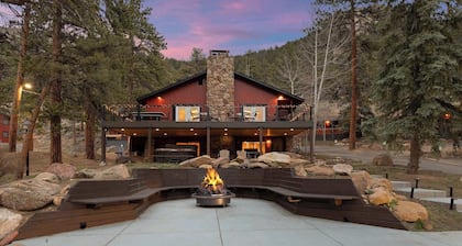 Cabin16 - King Bed, Kitchenette & Bath