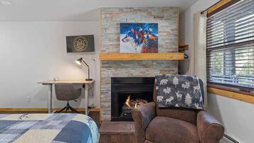 1 chambre, bureau, draps fournis