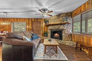 Televisor, reproductor de DVD i oficines 