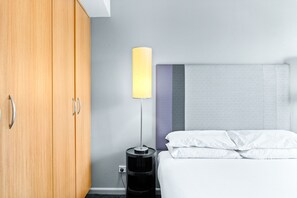 1 habitación, tabla de planchar con plancha, wifi y ropa de cama 
