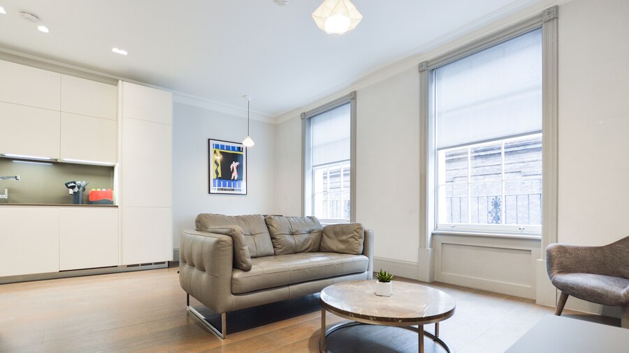 Soho Deluxe 1 Bedroom Apartment by Concept Apartments