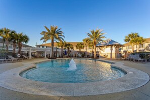 Pool - Downtown Townhome l Community Pool l Great for Families l 10 Minutes to NAS Pensacola l Fast WiFi (Pensacola)