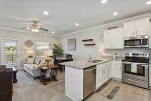 Interior - Downtown Townhome l Community Pool l Great for Families l 10 Minutes to NAS Pensacola l Fast WiFi (Pensacola)