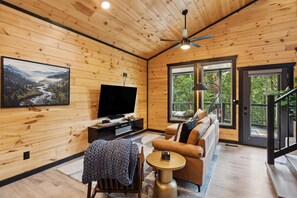 Una televisión, una oficina