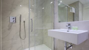 Large Lower Ground Floor Studio | Bathroom | Shower, hair dryer, heated floors, towels