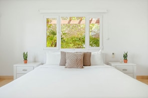 5 chambres, coffre-fort, bureau, fer et planche Ă repasser