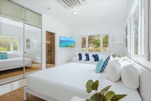5 makuuhuonetta, työpöytä, silitysrauta/-lauta, vauvan matkasänky