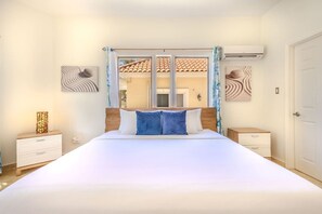 4 bedrooms, desk, iron/ironing board, travel cot - 5 min to the Beach | Happy Aruba Villa by Bocobay (Noord)