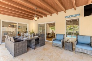 Outdoor dining - Bright & Breezy Stay Just 5 Min from the Beach at Happy Aruba Villa by Bocobay (Noord)