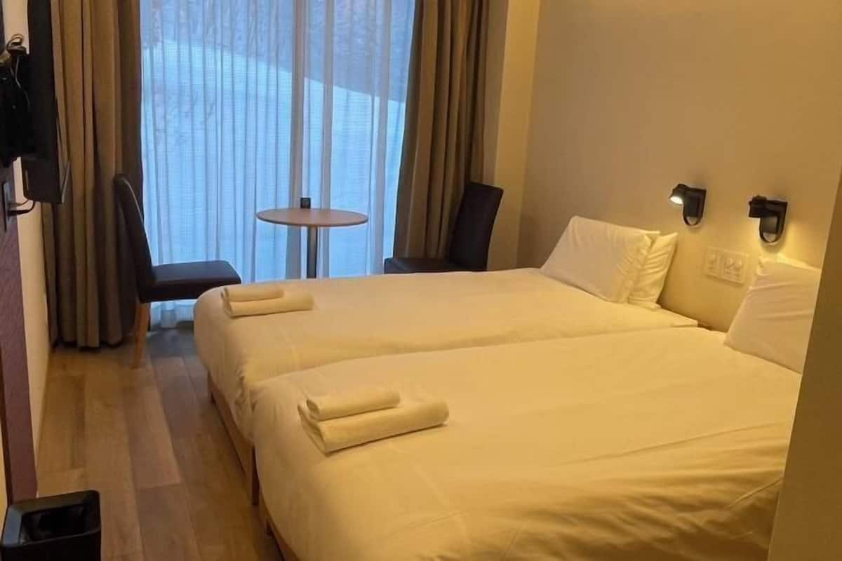 Soundproofing, bed sheets