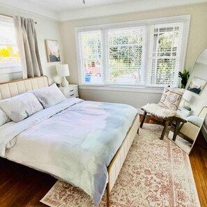 3 bedrooms, desk, iron/ironing board, free WiFi - 3 Bdrm Craftsman Bungalow, Private Fenced Yard, Parking, 7 mins to Balboa/Zoo (San Diego)