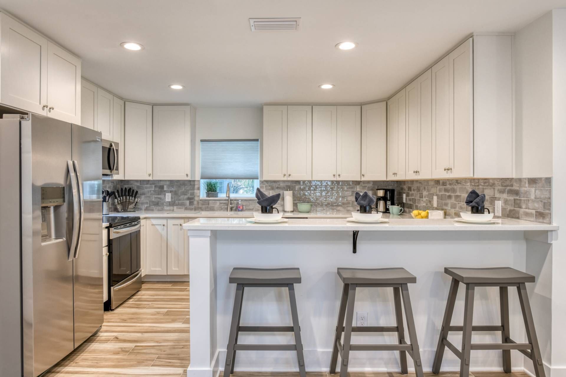 Kühlschrank, Mikrowelle, Ofen, Herdplatte