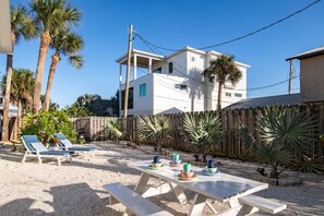 屋外ダイニングエリア