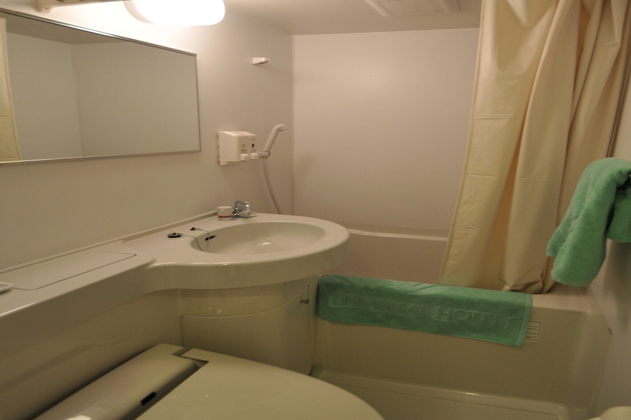 Single Room, 1 Bedroom, Smoking | Bathroom | Free toiletries, hair dryer, slippers