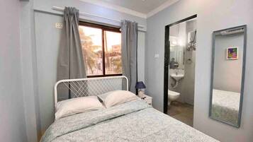 2 bedrooms, desk, iron/ironing board, WiFi