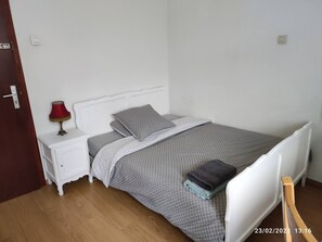 Shared Dormitory, 1 Bedroom - Room in Guest Room - Private Room C In Brussels (Brussels)
