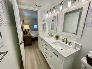 Hårtørrer, håndklæder