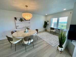 Dining - Sea Oats 3BR-Direct Beach Access with Pool (Cocoa Beach)