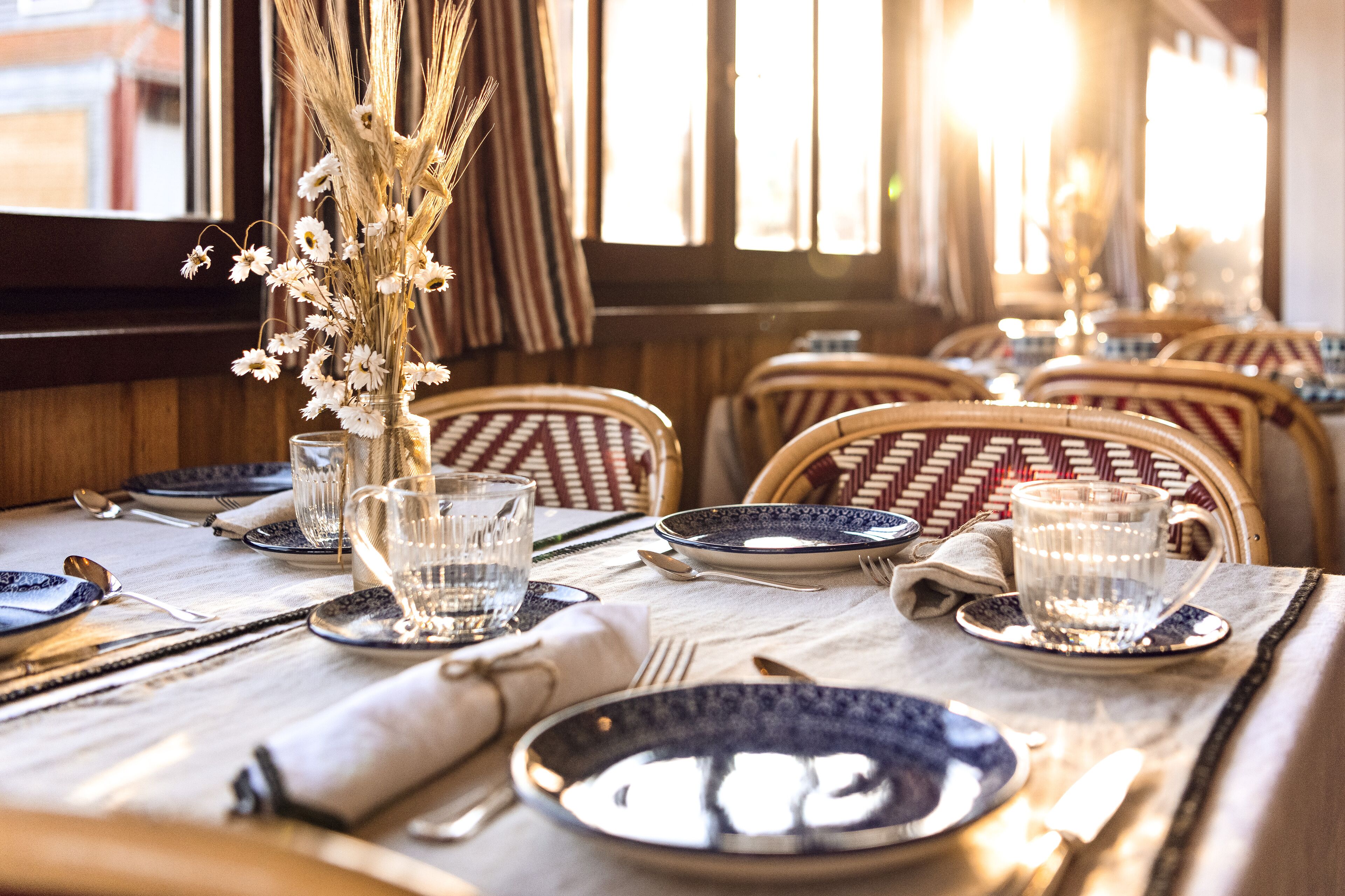 Tägliches Frühstücksbuffet (23 EUR pro Person)