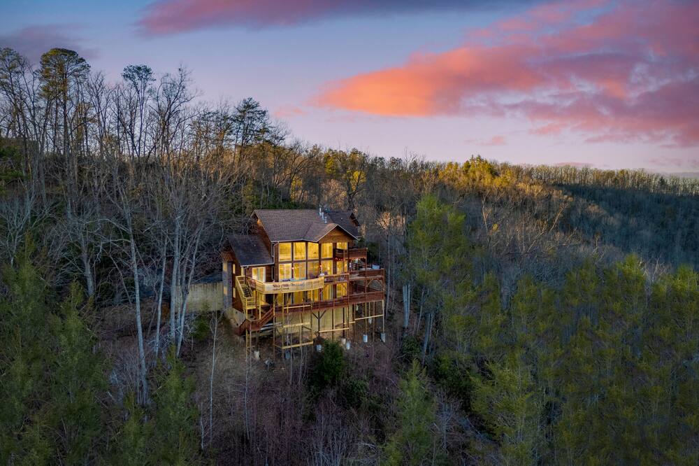 Thunder Mountain by AvantStay | Views + Hot Tub