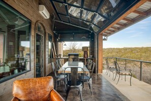 Outdoor dining - Direct Access to River & Scenic Views | Sotol by AvantStay (Dripping Springs)