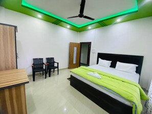 Deluxe-huone | Työpöytä, ilmainen Wi-Fi, vuodevaatteet