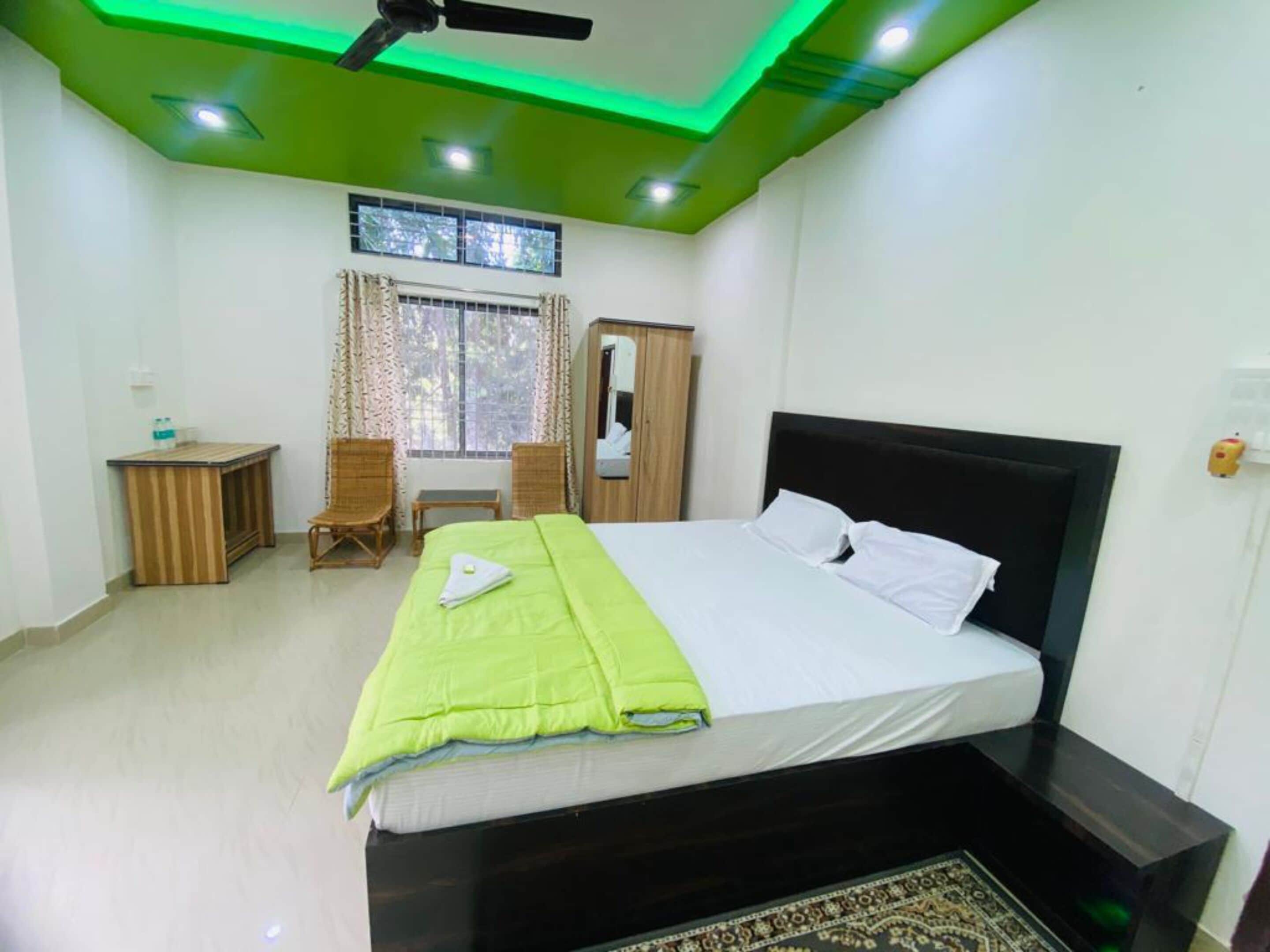 Deluxe Room | Desk, free WiFi, bed sheets