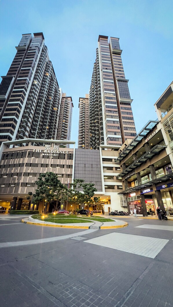 Vista frontal de la propiedad