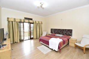 3 chambres, fer et planche à repasser, Wi-Fi, draps fournis