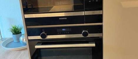 Apartment, Patio | Private kitchen | Fridge, microwave, oven, stovetop