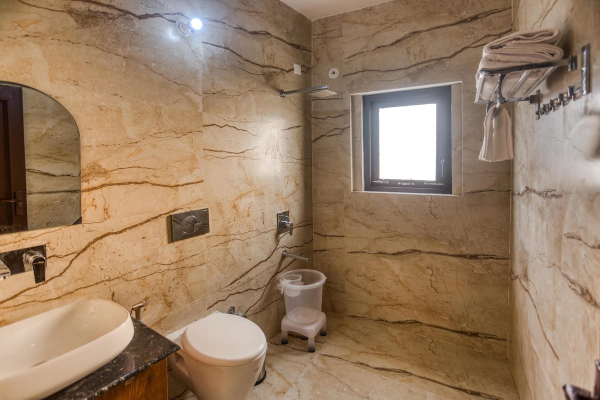 Luxury Suite | Bathroom