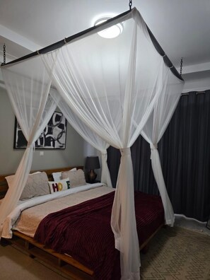 3 Schlafzimmer, Zimmersafe, Schreibtisch, Bügeleisen/Bügelbrett