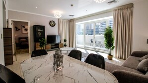 Deluxe Apartment | In-room dining - Yogi - Marina Marvel Luxurious 1BR Apt at Al Shera Tower (Dubai)