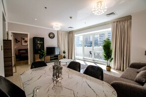 Deluxe Apartment | In-room dining - Yogi - Marina Marvel Luxurious 1BR Apt at Al Shera Tower (Dubai)