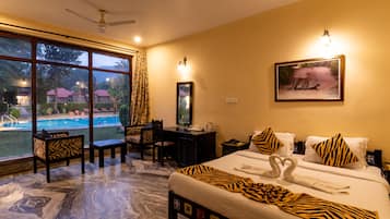 Camera Superior, 1 letto matrimoniale, balcone, vista piscina | Minibar, una scrivania, lenzuola