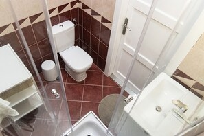 Haartrockner, Handtücher, Seife, Shampoo
