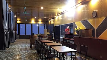 Phòng tập thể cơ bản, chỉ dành cho nam, quang cảnh núi | Truy cập Internet không dây miễn phí, bộ trải giường