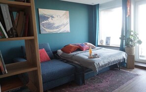 2 bedrooms, travel cot, free WiFi, bed sheets